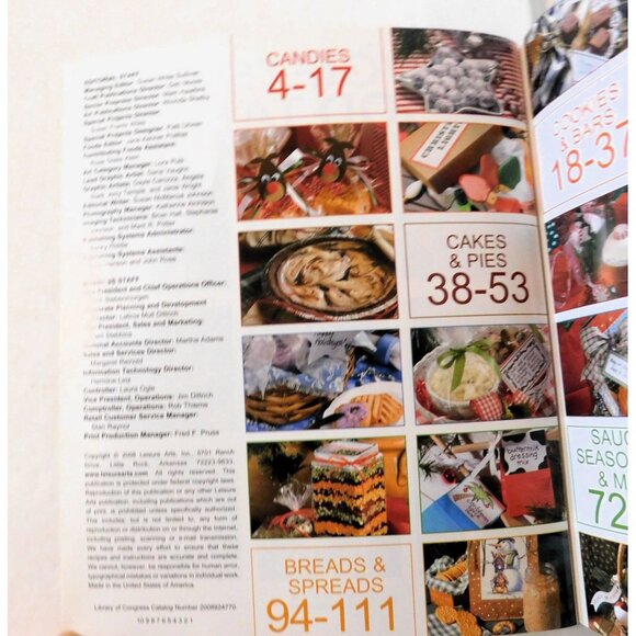 2 Cookbooks in 1 Best of Gifts of Good Taste Everyday and Christmas 2008 Trade P - Picture 3 of 11